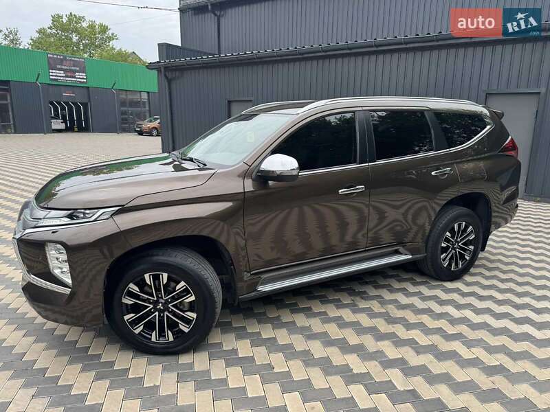 Позашляховик / Кросовер Mitsubishi Pajero Sport 2021 в Миколаєві