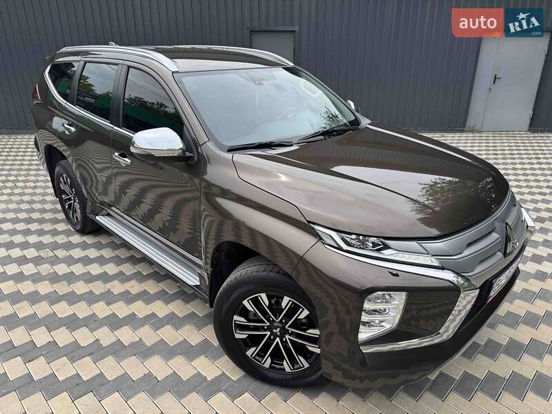 Позашляховик / Кросовер Mitsubishi Pajero Sport 2021 в Миколаєві