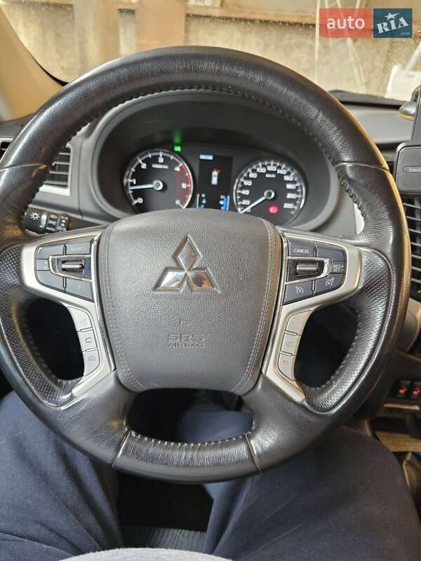 Внедорожник / Кроссовер Mitsubishi Pajero Sport 2017 в Одессе