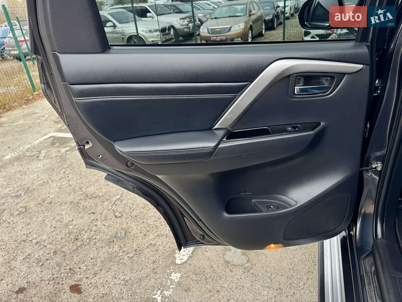 Внедорожник / Кроссовер Mitsubishi Pajero Sport 2019 в Киеве