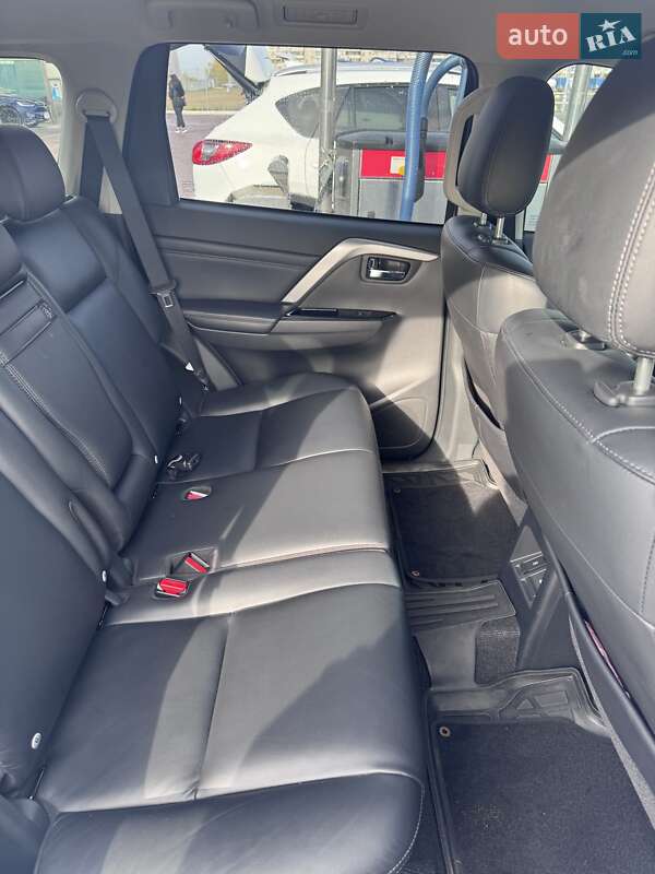 Внедорожник / Кроссовер Mitsubishi Pajero Sport 2019 в Киеве фото 7 Внедорожник / Кроссовер Mitsubishi Pajero Sport 2019 в Киеве