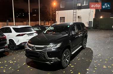 Позашляховик / Кросовер Mitsubishi Pajero Sport 2017 в Києві