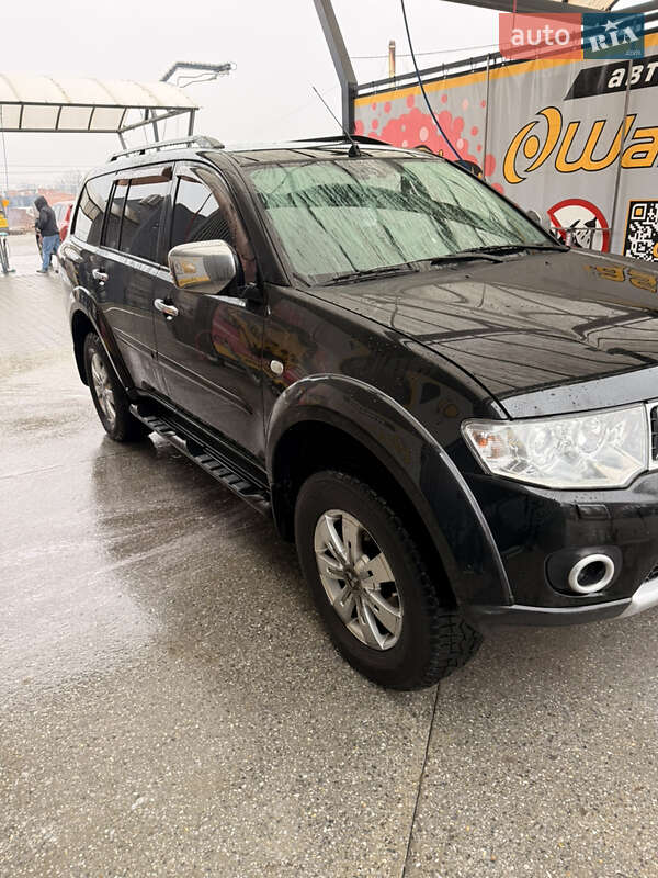 Внедорожник / Кроссовер Mitsubishi Pajero Sport 2011 в Черновцах