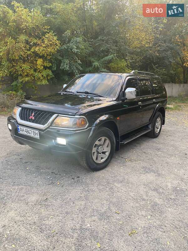 Mitsubishi Pajero Sport 2000