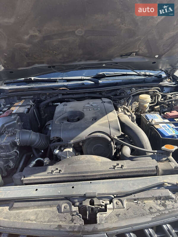 Внедорожник / Кроссовер Mitsubishi Pajero Sport 2011 в Ромнах фото 10 Внедорожник / Кроссовер Mitsubishi Pajero Sport 2011 в Ромнах