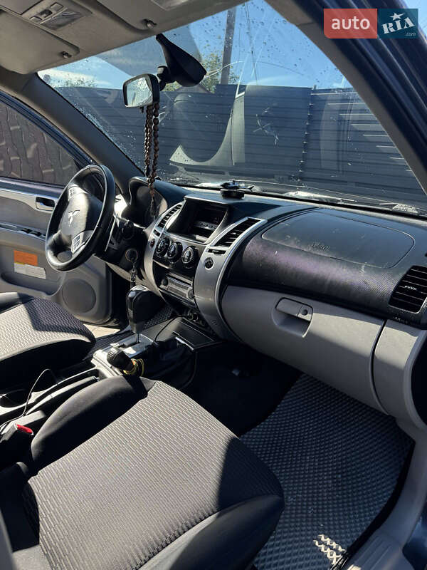 Внедорожник / Кроссовер Mitsubishi Pajero Sport 2011 в Ромнах фото 14 Внедорожник / Кроссовер Mitsubishi Pajero Sport 2011 в Ромнах