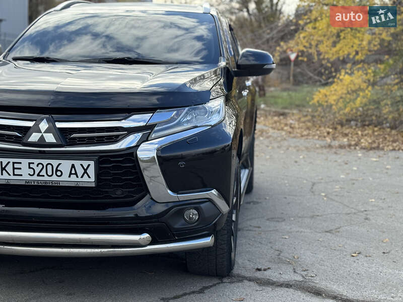 Внедорожник / Кроссовер Mitsubishi Pajero Sport 2017 в Днепре