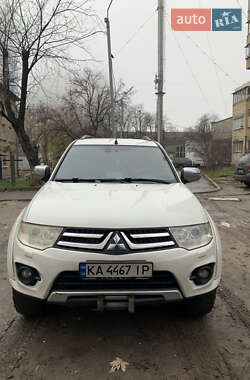 Позашляховик / Кросовер Mitsubishi Pajero Sport 2015 в Києві
