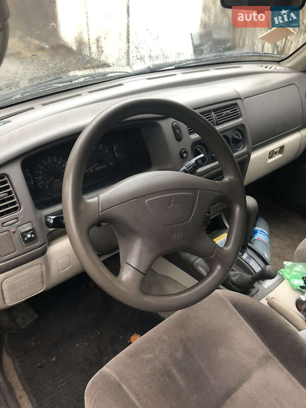 Внедорожник / Кроссовер Mitsubishi Pajero Sport 2001 в Львове