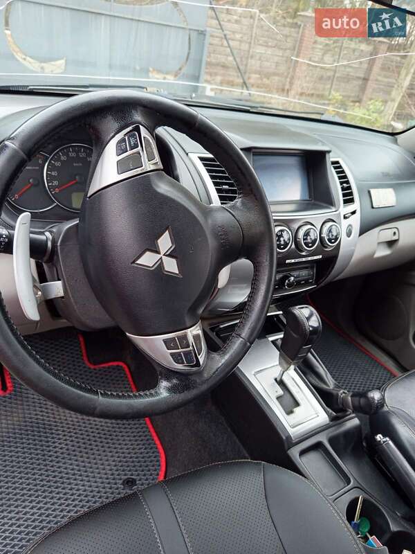 Внедорожник / Кроссовер Mitsubishi Pajero Sport 2013 в Киеве