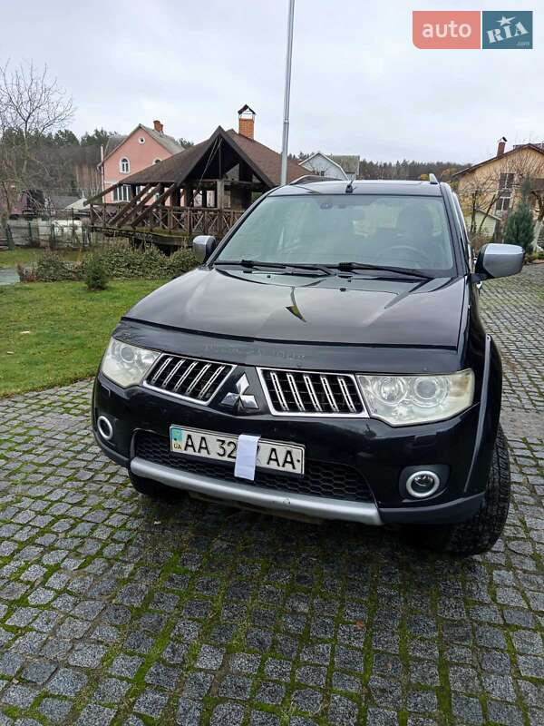 Внедорожник / Кроссовер Mitsubishi Pajero Sport 2013 в Киеве