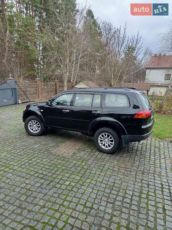 Внедорожник / Кроссовер Mitsubishi Pajero Sport 2013 в Киеве