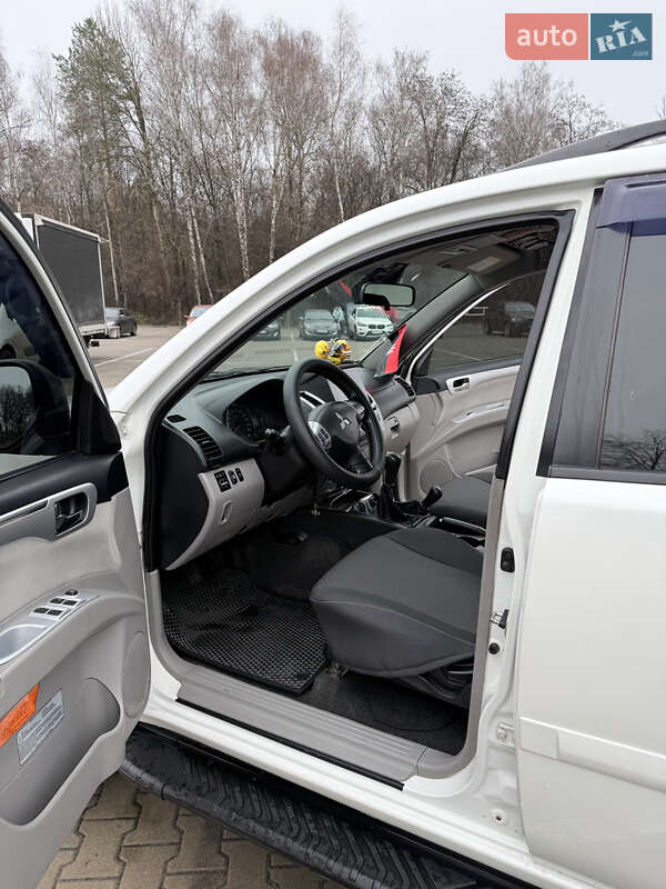 Позашляховик / Кросовер Mitsubishi Pajero Sport 2012 в Києві