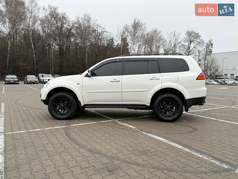 Позашляховик / Кросовер Mitsubishi Pajero Sport 2012 в Києві
