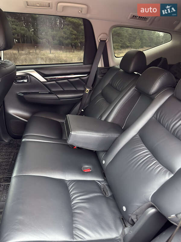 Позашляховик / Кросовер Mitsubishi Pajero Sport 2019 в Дніпрі