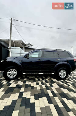 Внедорожник / Кроссовер Mitsubishi Pajero Sport 2013 в Голованевске