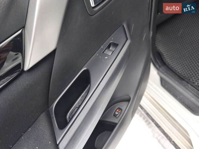 Позашляховик / Кросовер Mitsubishi Pajero Sport 2016 в Києві