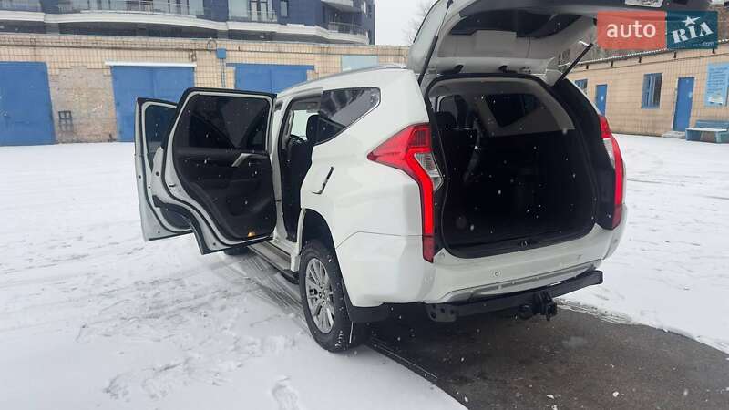 Позашляховик / Кросовер Mitsubishi Pajero Sport 2016 в Києві