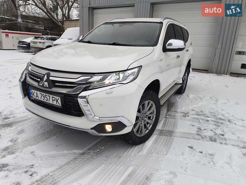 Позашляховик / Кросовер Mitsubishi Pajero Sport 2016 в Києві