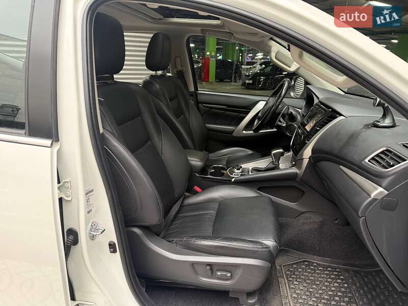 Внедорожник / Кроссовер Mitsubishi Pajero Sport 2019 в Киеве