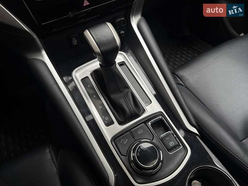 Внедорожник / Кроссовер Mitsubishi Pajero Sport 2019 в Киеве