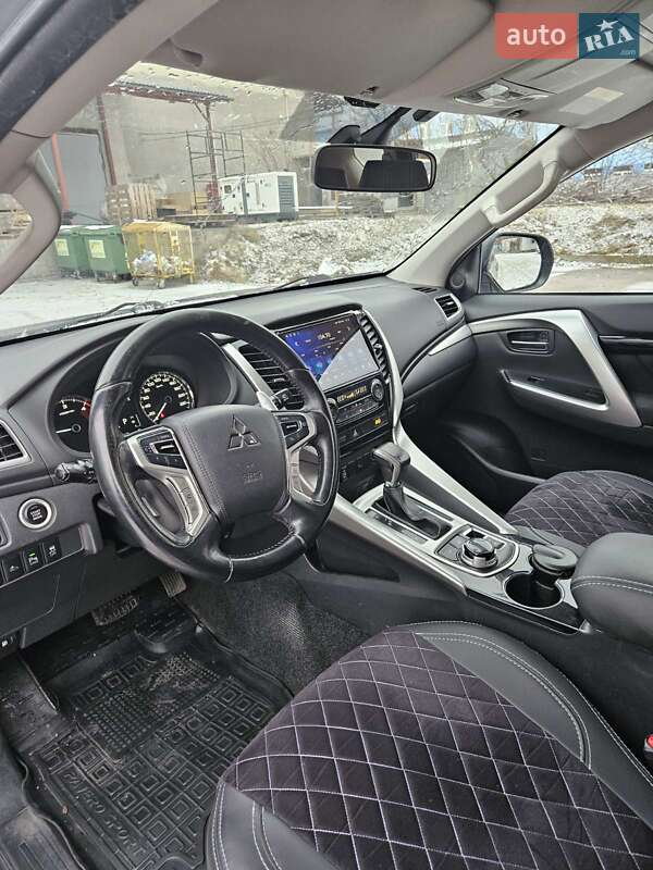 Внедорожник / Кроссовер Mitsubishi Pajero Sport 2016 в Львове