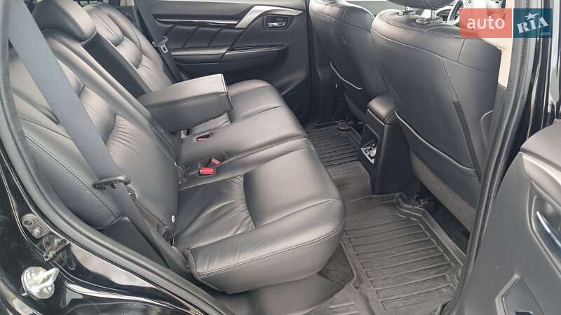 Позашляховик / Кросовер Mitsubishi Pajero Sport 2018 в Києві фото 7 Позашляховик / Кросовер Mitsubishi Pajero Sport 2018 в Києві