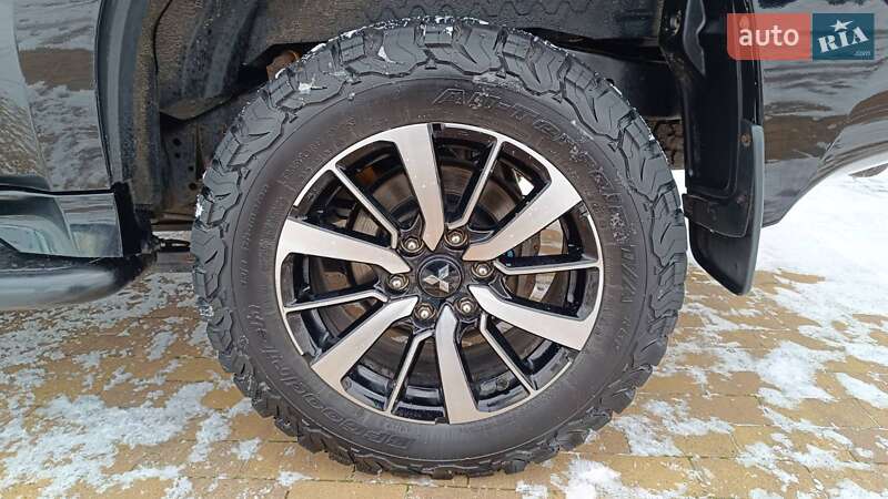 Позашляховик / Кросовер Mitsubishi Pajero Sport 2018 в Києві фото 17 Позашляховик / Кросовер Mitsubishi Pajero Sport 2018 в Києві