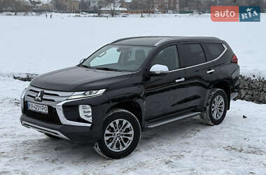 Позашляховик / Кросовер Mitsubishi Pajero Sport 2019 в Києві