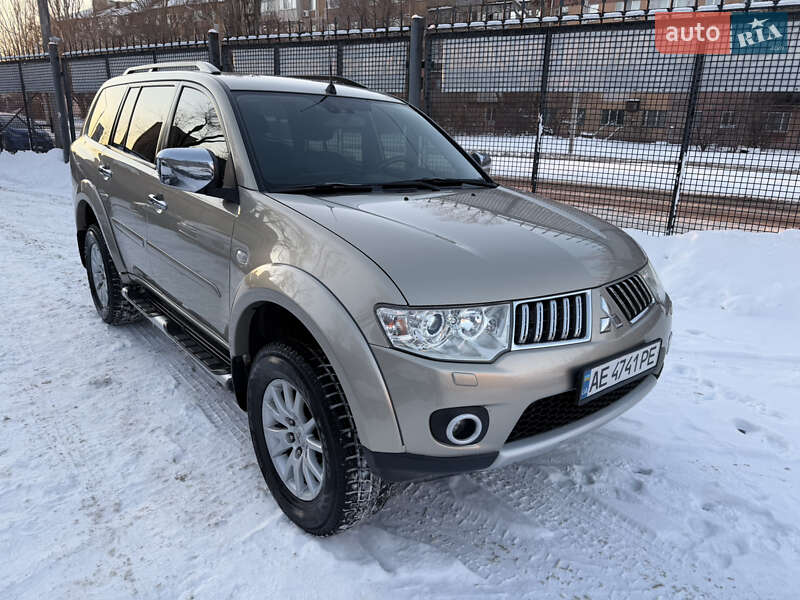 Mitsubishi Pajero Sport 2012