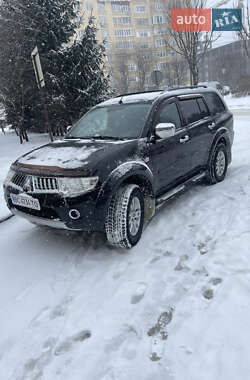 Внедорожник / Кроссовер Mitsubishi Pajero Sport 2011 в Новояворовске