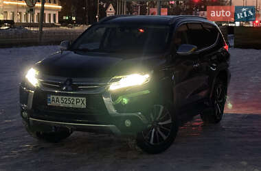 Позашляховик / Кросовер Mitsubishi Pajero Sport 2017 в Києві