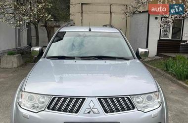 Позашляховик / Кросовер Mitsubishi Pajero Sport 2011 в Києві