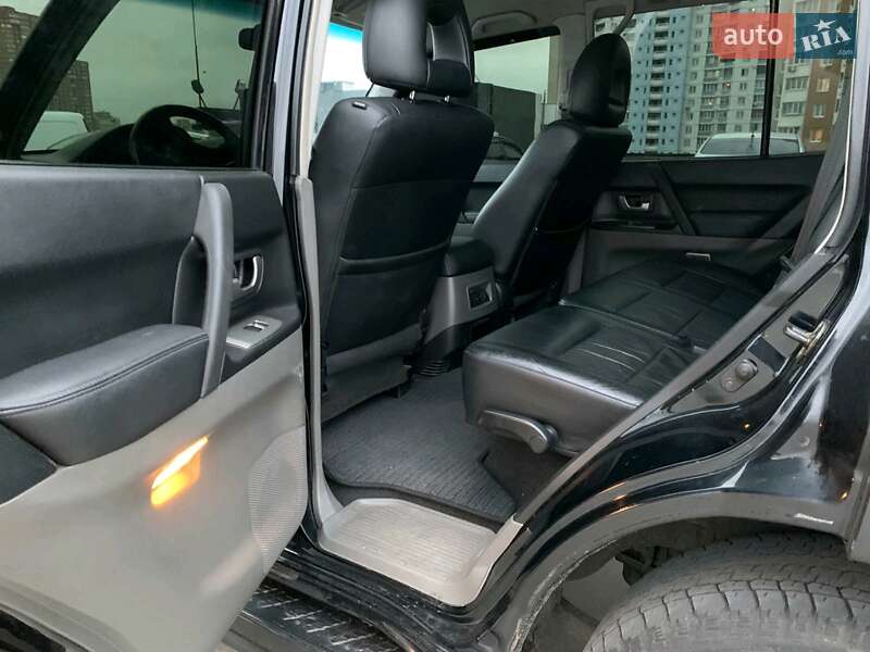 Позашляховик / Кросовер Mitsubishi Pajero Wagon 2005 в Києві