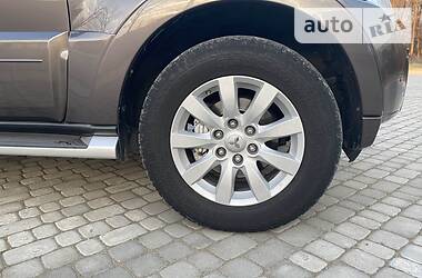 Позашляховик / Кросовер Mitsubishi Pajero Wagon 2011 в 