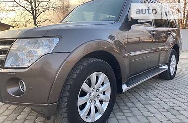 Позашляховик / Кросовер Mitsubishi Pajero Wagon 2011 в 