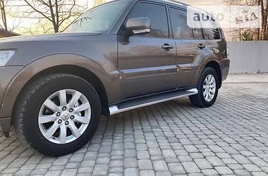 Позашляховик / Кросовер Mitsubishi Pajero Wagon 2011 в 