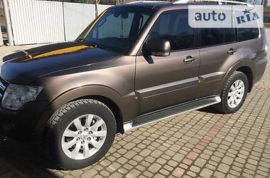 Позашляховик / Кросовер Mitsubishi Pajero Wagon 2011 в 