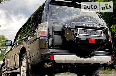 Позашляховик / Кросовер Mitsubishi Pajero Wagon 2015 в 