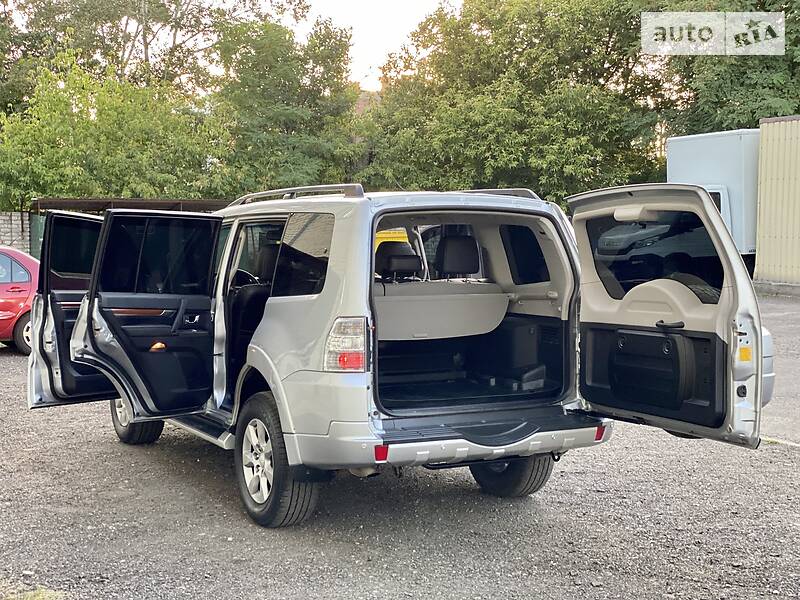 Универсал Mitsubishi Pajero Wagon 2011 в Киеве