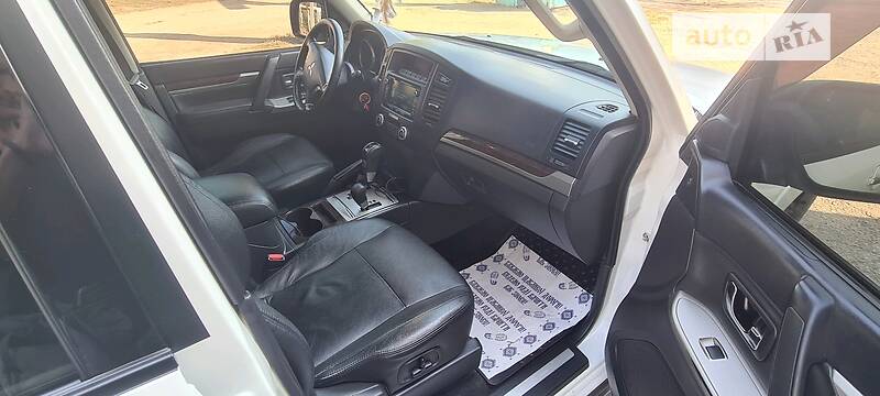 Внедорожник / Кроссовер Mitsubishi Pajero Wagon 2014 в Ирпене