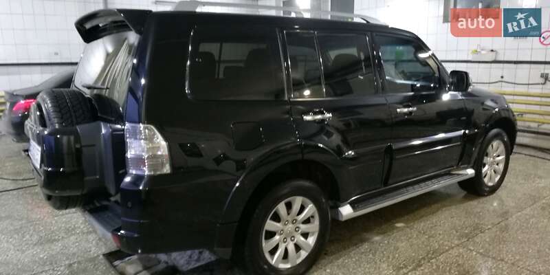Позашляховик / Кросовер Mitsubishi Pajero Wagon 2011 в Харкові