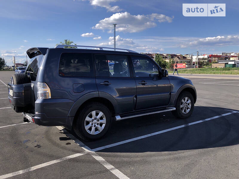 Внедорожник / Кроссовер Mitsubishi Pajero Wagon 2010 в Киеве