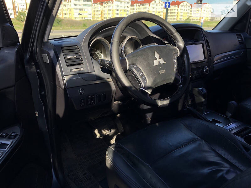 Внедорожник / Кроссовер Mitsubishi Pajero Wagon 2010 в Киеве
