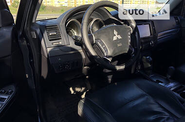 Внедорожник / Кроссовер Mitsubishi Pajero Wagon 2010 в 