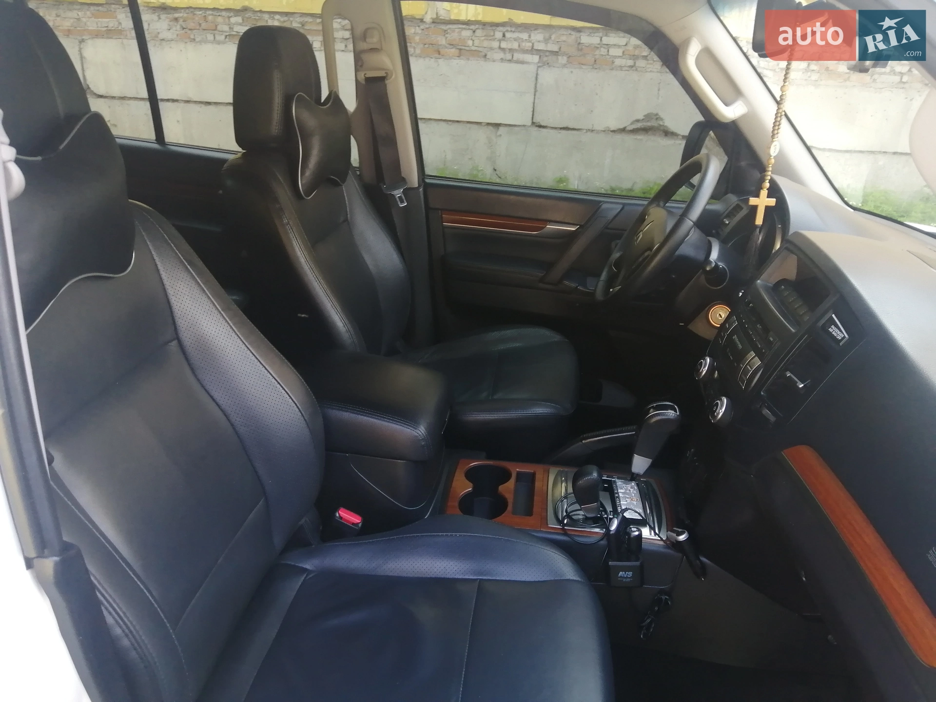 2011 Mitsubishi Pajero - мініатюра 2