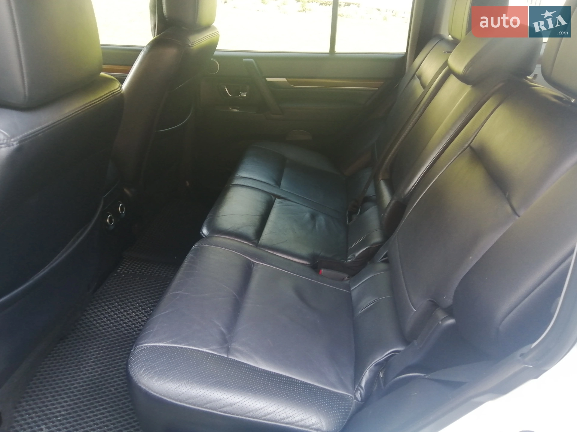 2011 Mitsubishi Pajero - мініатюра 12