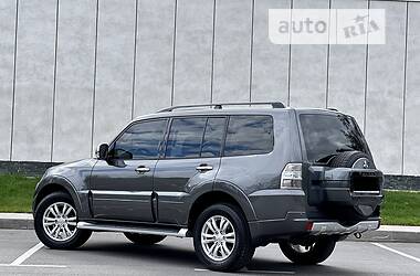 Внедорожник / Кроссовер Mitsubishi Pajero Wagon 2013 в Киеве