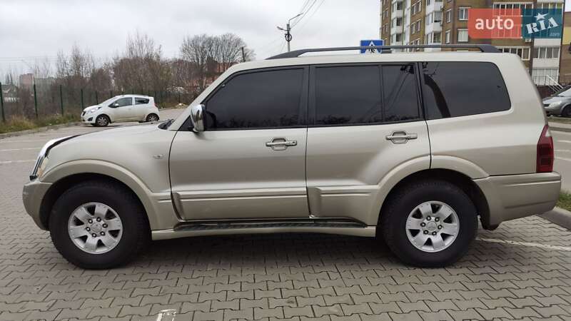 Позашляховик / Кросовер Mitsubishi Pajero Wagon 2006 в Шацьку
