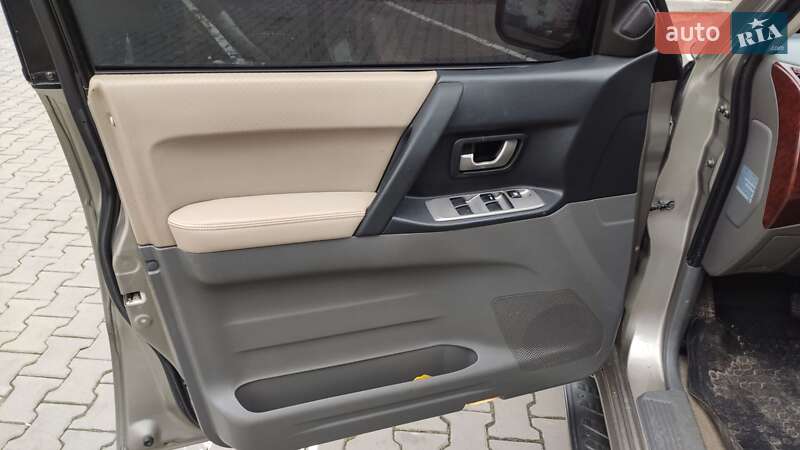 Позашляховик / Кросовер Mitsubishi Pajero Wagon 2006 в Шацьку
